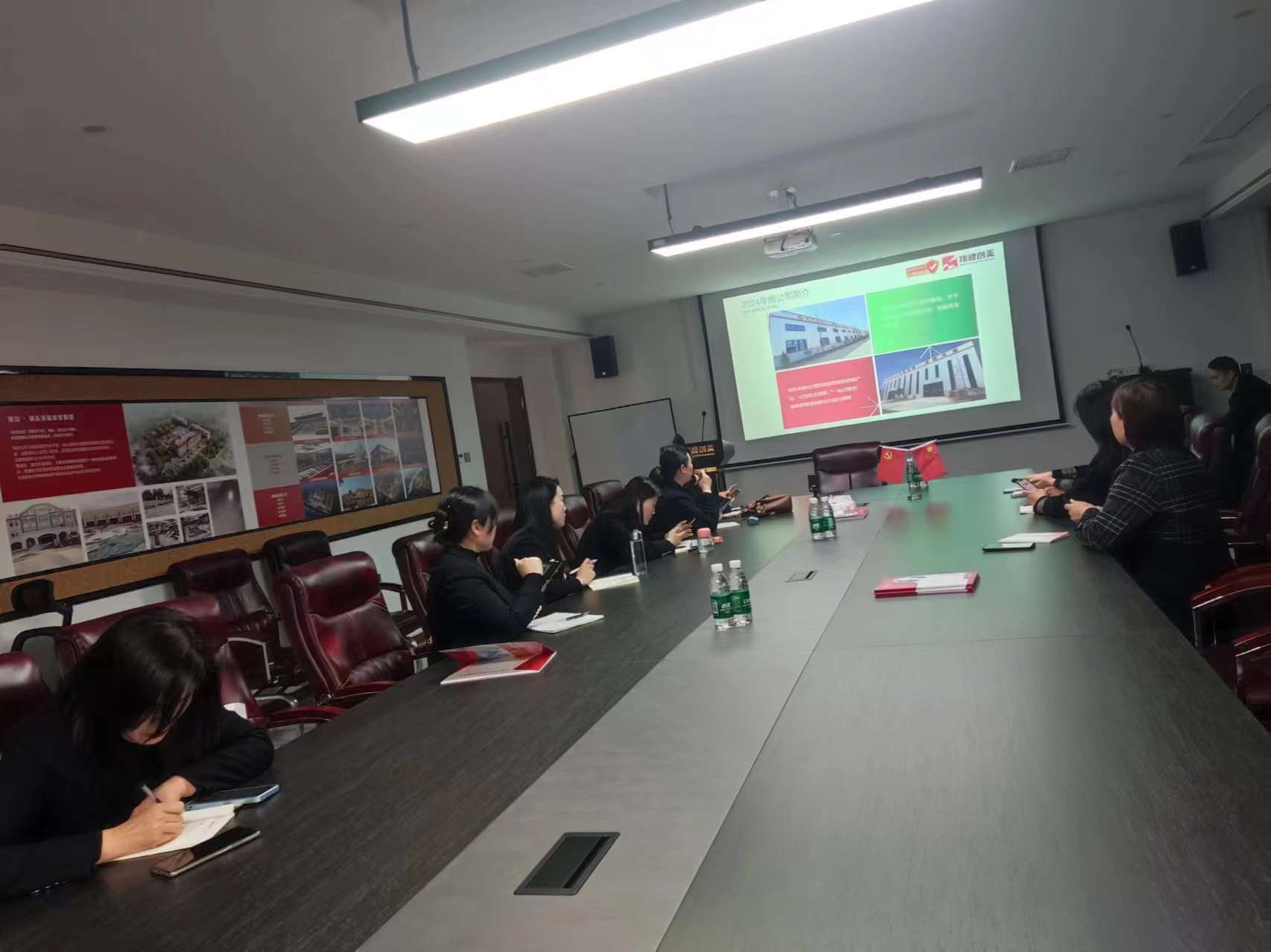 【翔峰創(chuàng)美】技術(shù)部總經(jīng)理李昊為銷售部全體員工進(jìn)行產(chǎn)品培訓(xùn)